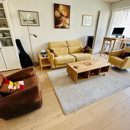 Bright And Chic On The Outskirts Of Daire Bordeaux