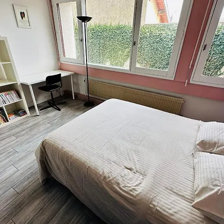 Bright And Chic On The Outskirts Of Daire Bordeaux