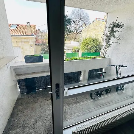 Bright And Chic On The Outskirts Of Daire Bordeaux